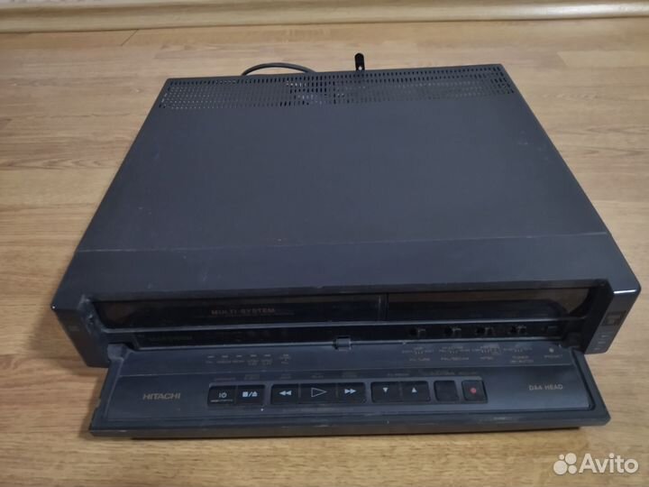 Видеомагнитофон Hitachi VT-M768EM