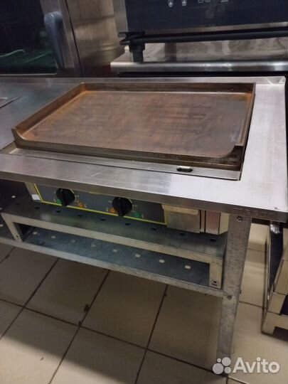 Жарочная поверхность и салат-бар