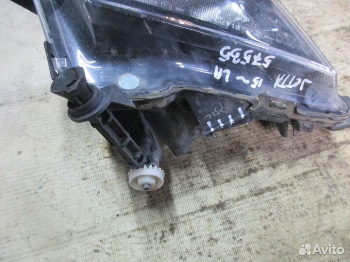 Фара противотуманная левая VW Jetta 2011-2018 (5C7