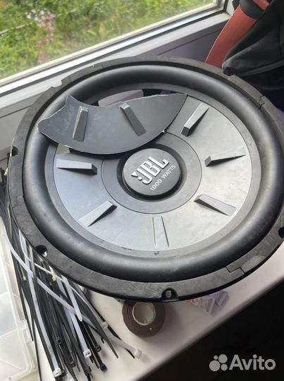 Сабвуфер jbl