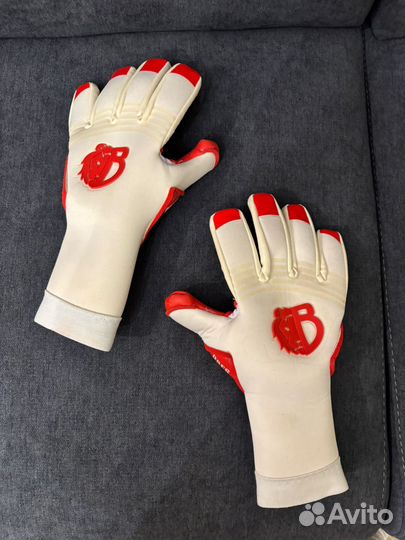 Вратарские перчатки Bravry