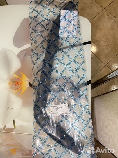 Патрубок радатора Ауди 80