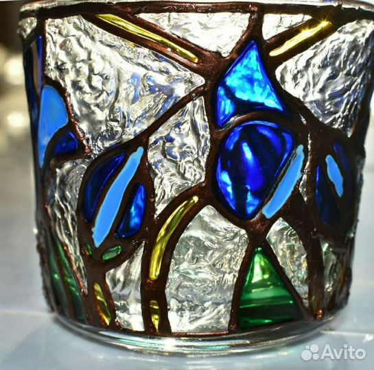 Стеклянный подсвечник