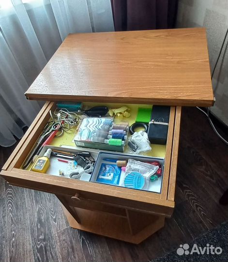 Журнальный столик на колесах