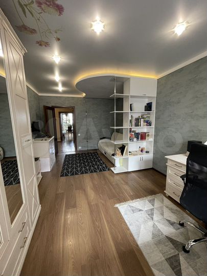 2-к. квартира, 77 м², 7/17 эт.