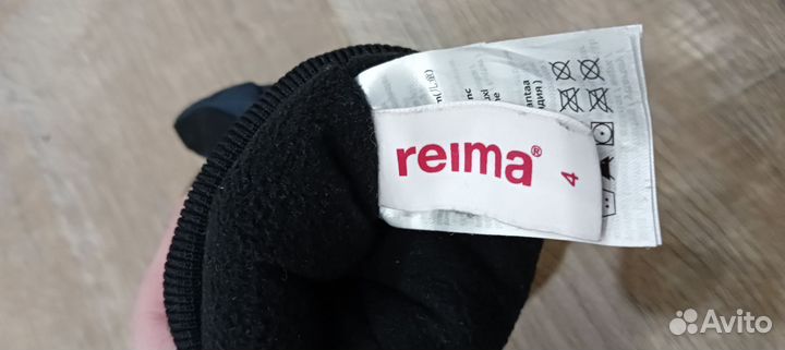 Шапка и краги reima