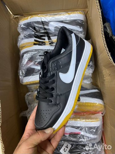 Кроссовки оптом