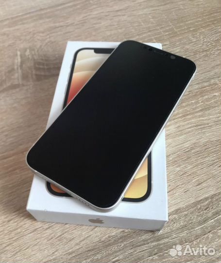 iPhone 12, 64 ГБ