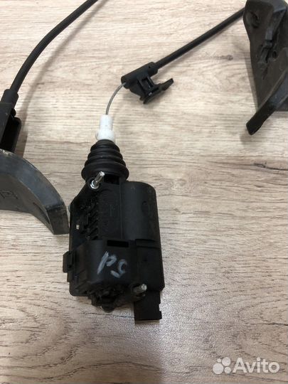 Замок лючка бензобака Opel Astra h