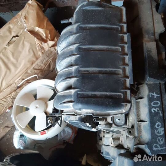 Коллектор впускной Peugeot 307