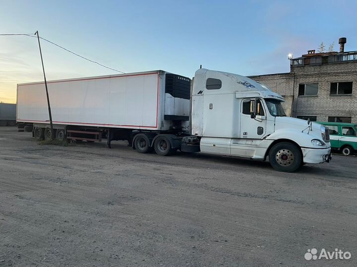 Freightliner Columbia с полуприцепом, 2001