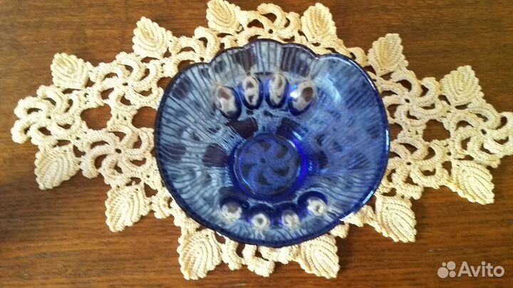 Ваза из синего стекла