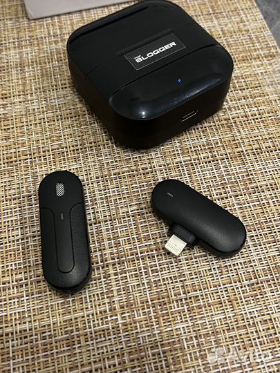 Беспроводной петличный микрофон