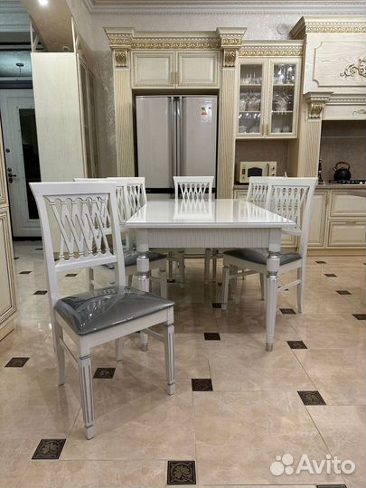 Стол и стулья