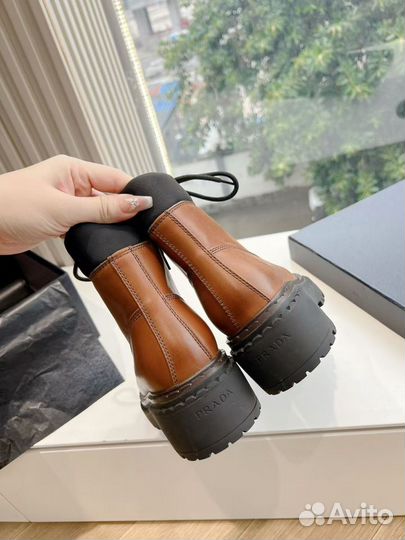 Женские ботинки Prada