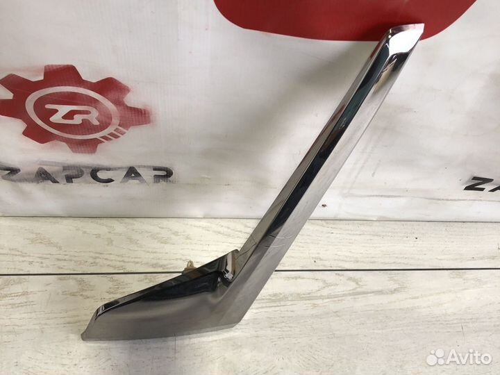 Toyota Land Cruiser 200 Хром фары правой