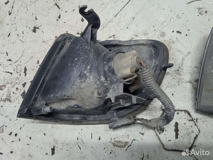 Указатель поворота левый Nissan Sunny Ниссан Санни