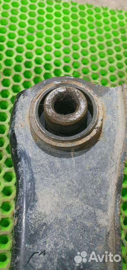 Рычаг задний правый поперечный Mitsubishi Carisma