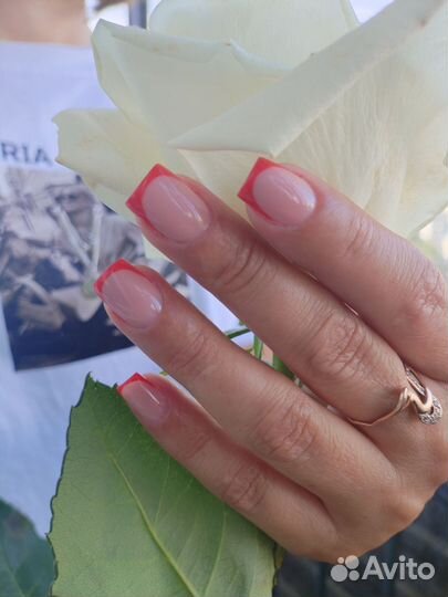 Мастер маникюра и педикюра, наращивание ногтей