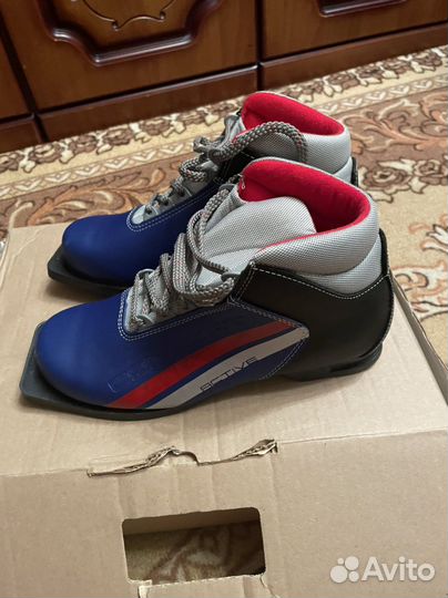 Лыжные ботинки новые 40 размер