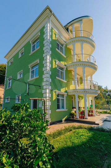 Дом 439 м² на участке 14 сот.