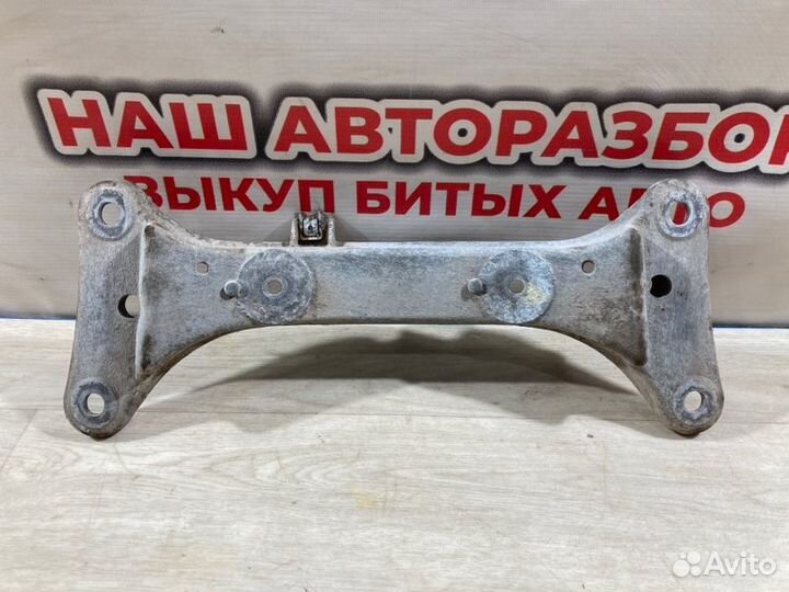 Балка под кпп Bmw 1 хэтчбек 2008