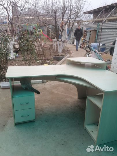 Компьютерный стол