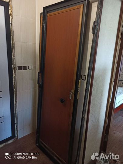 Дверь входная деревянная с коробкой