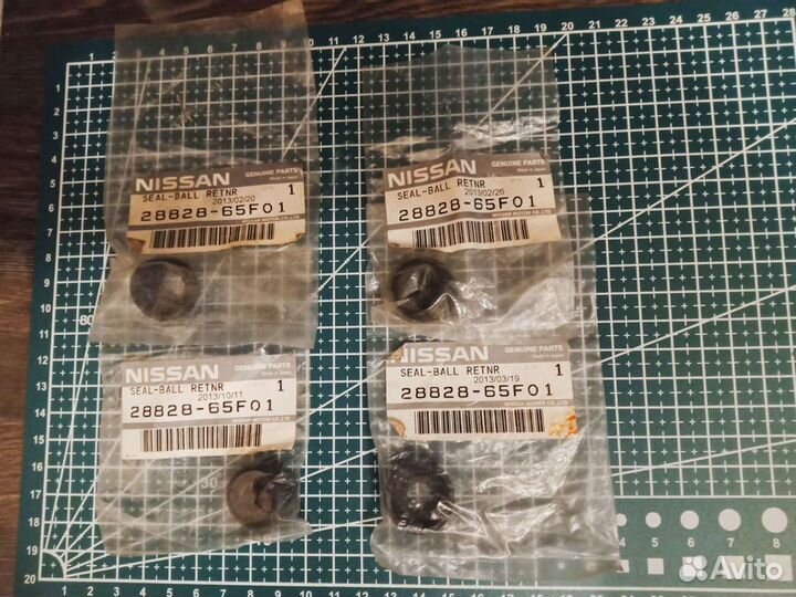 Пыльник трапеции стеклоочистителя Nissan Primera P