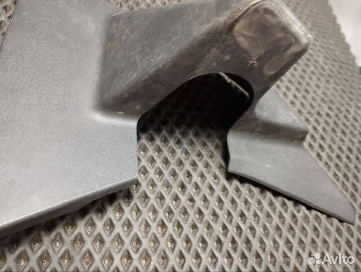 Накладка (крышка) на зеркало правого Volvo FH4