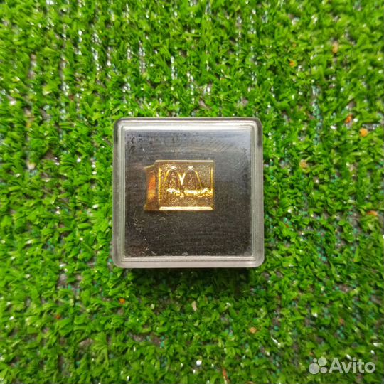 Значок макдональдс за 1 год работы