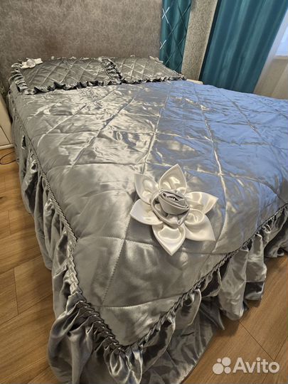 Комплект покрывало на кровать и шторы