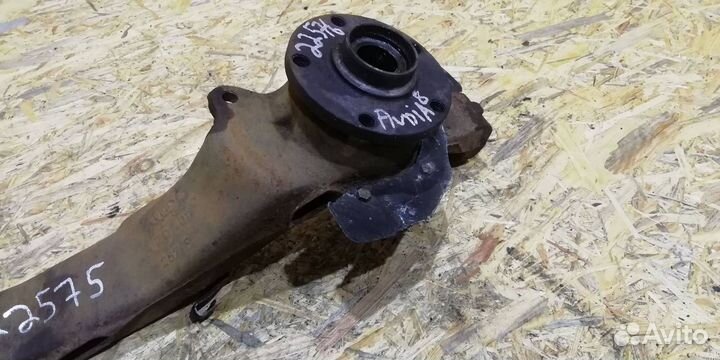 Кулак передний левый Audi A8 D2/4D 1998 4D0467257F