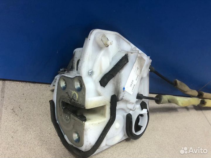 Замок задней правой двери на Mazda 6 до 2012