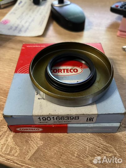 Сальник хвостовика редуктора 19016639B