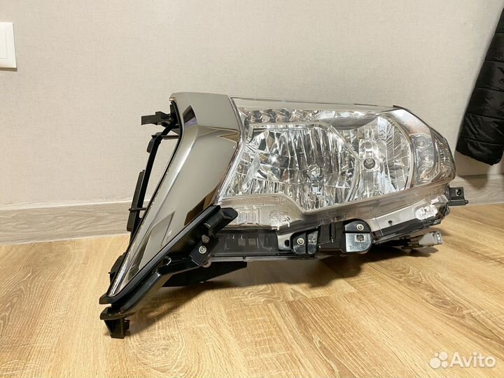 Фара Toyota Land Cruiser Prado 150