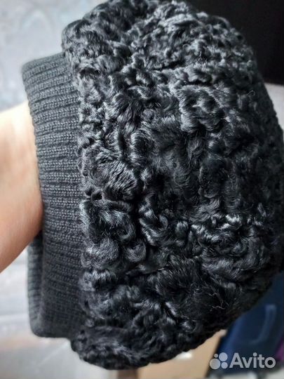 Женский берет из каракуля