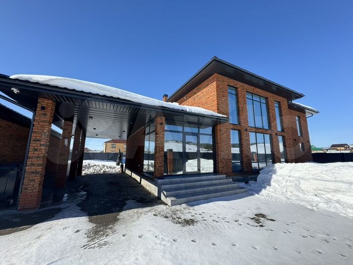 Дом 300 м² на участке 14,5 сот.