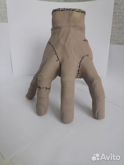 Рука вещь wednesday