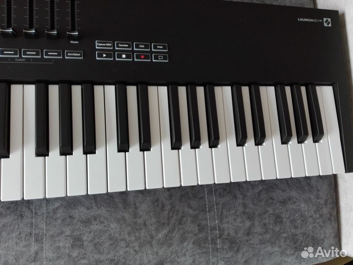 Novation Launchkey 49 MK3 Новая