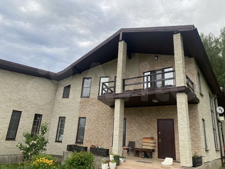 Коттедж 296 м² на участке 13 сот.