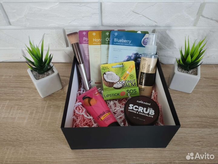 Подарок девушке, женщине (косметика)