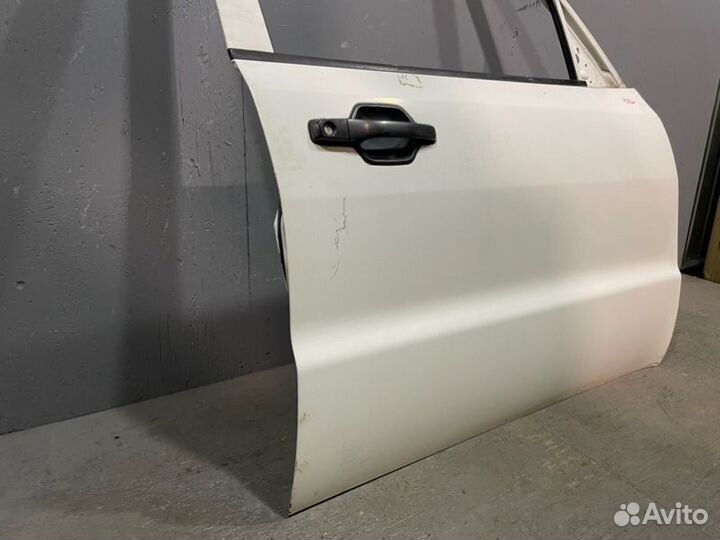 Дверь передняя правая Mitsubishi Pajero 4 V90