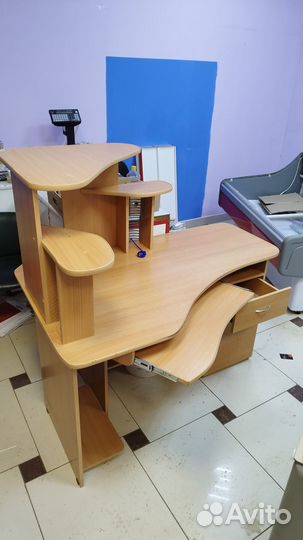 Стол компьютерный