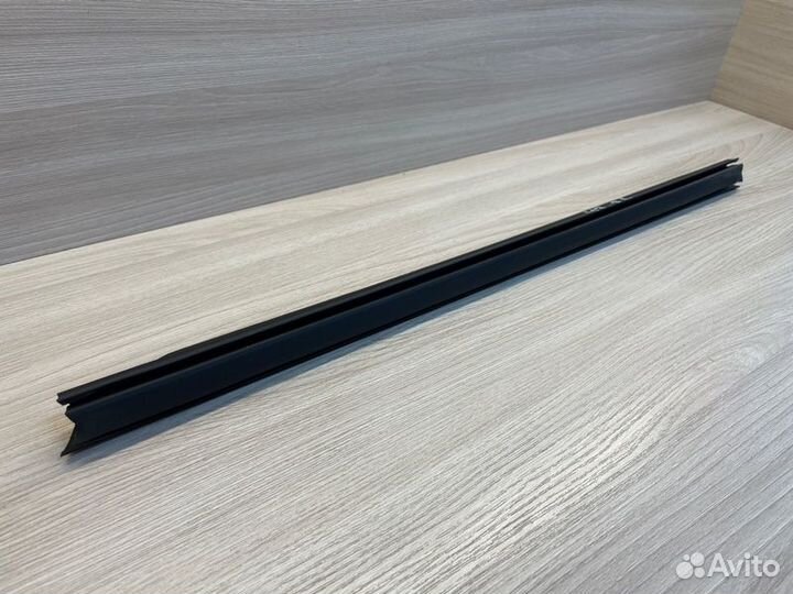 Уплотнитель стекла двери внутренний задний правый