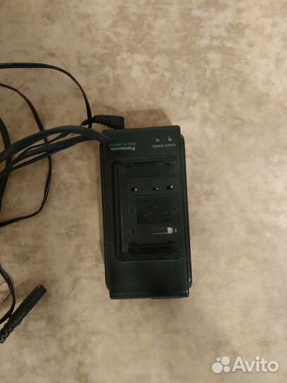 Зарядное устройство для видеокамеры Панасоник