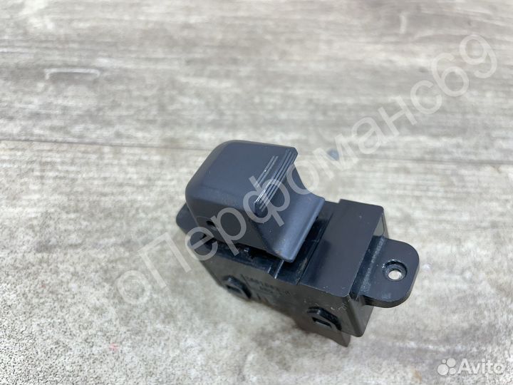 Кнопка стеклоподъемника левая правая Kia Rio 3