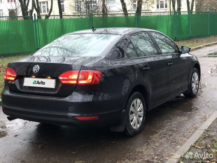 Volkswagen Jetta 1.6 AT, 2013, 216 700 км