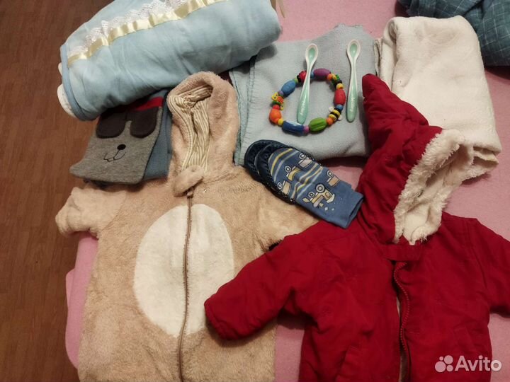 Детские вещи и одеяла