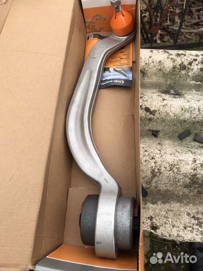 Рычаг передний правый VW Audi3500